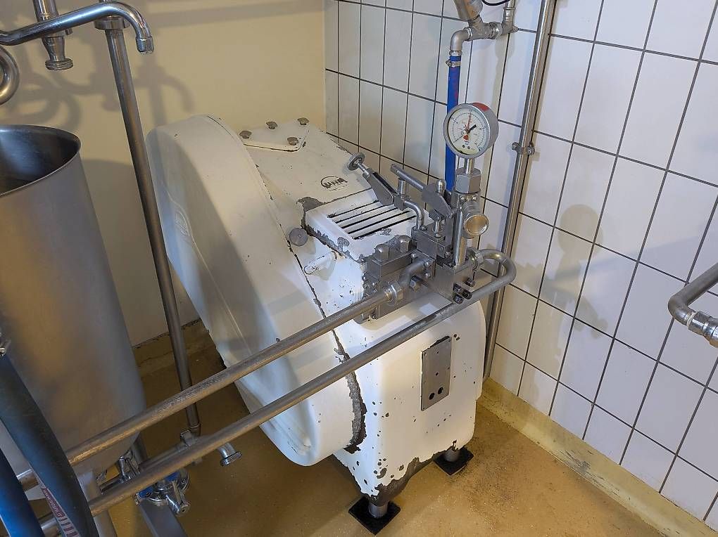 Tutte le macchine: Komplette Milchpasteurisierungsanlage 800 l/h – Usato da Uster venduto da pfister015 4