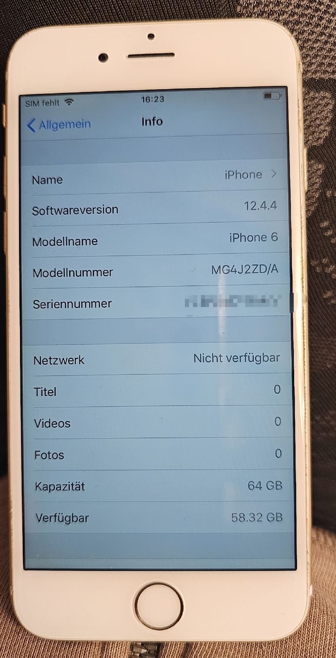 Apple Portables: Apple iPhone 6, 64 GB, gold – D'occasion à Biel/Bienne par Ayana2010 2