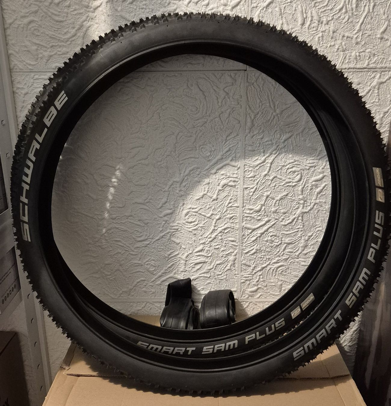 Schwalbe Pneus & Kompletträder: SCHWALBE Smart Sam Plus 26'' x 2.10 / 54-559 (2 Stück) – Gebraucht aus Münchenstein von Trinity