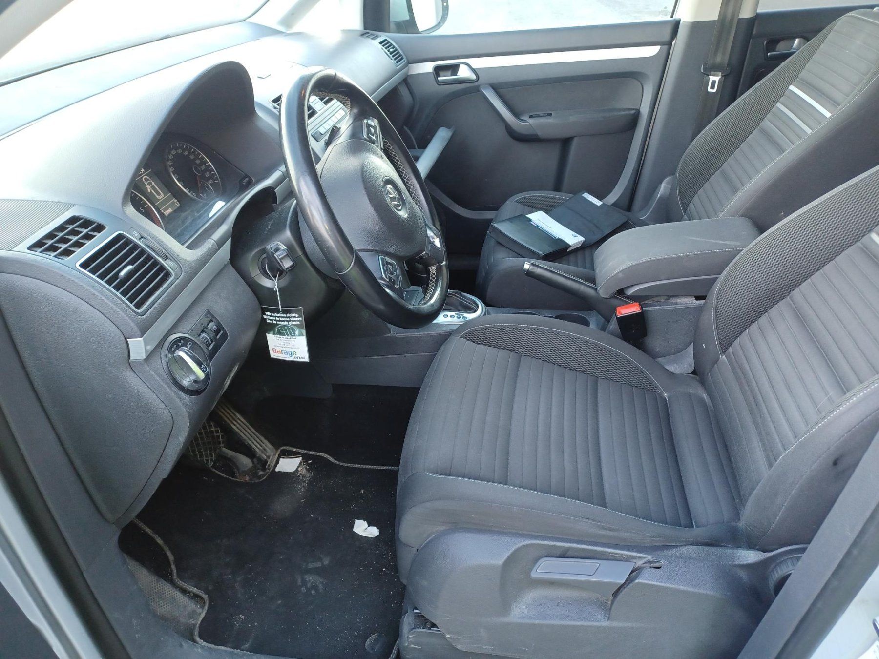 VW Autos: VW Touran 2.0 – D'occasion à Yverdon-les-Bains par  5