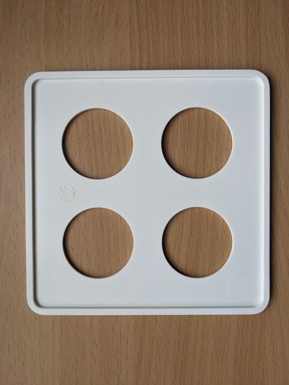 Interrupteurs: Abdeckplatte Standard Gr.2x2 – D'occasion à Stetten AG par Trexx75 1