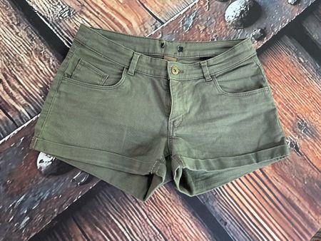 Shorts estivi in cotone color kaki, tagliaM-chic e sexy