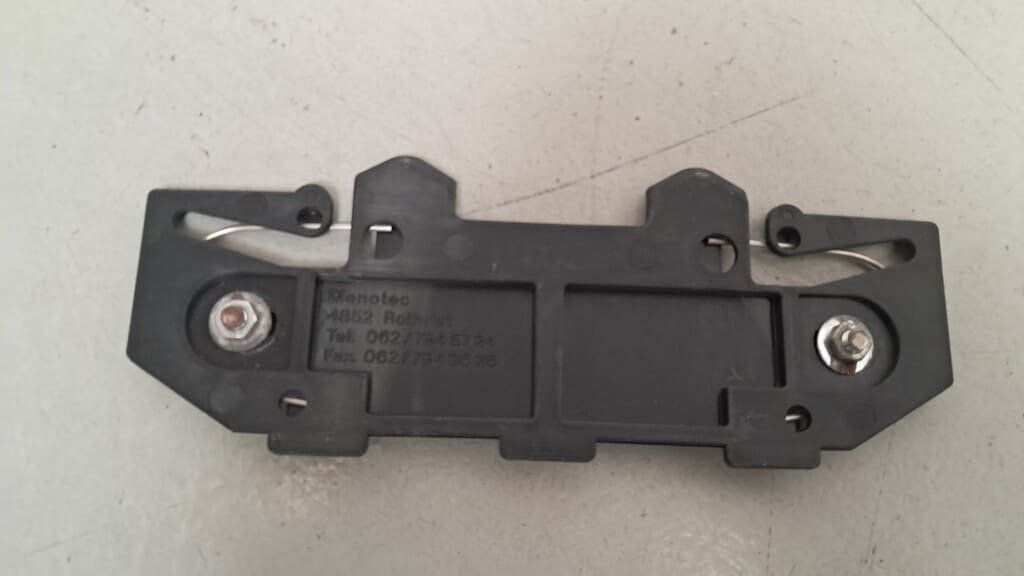 Tutti pezzi di ricambio auto: Wechselnummer-Halter-Set – Usato da Alpnach-Dorf venduto da Hess-Automobile 3
