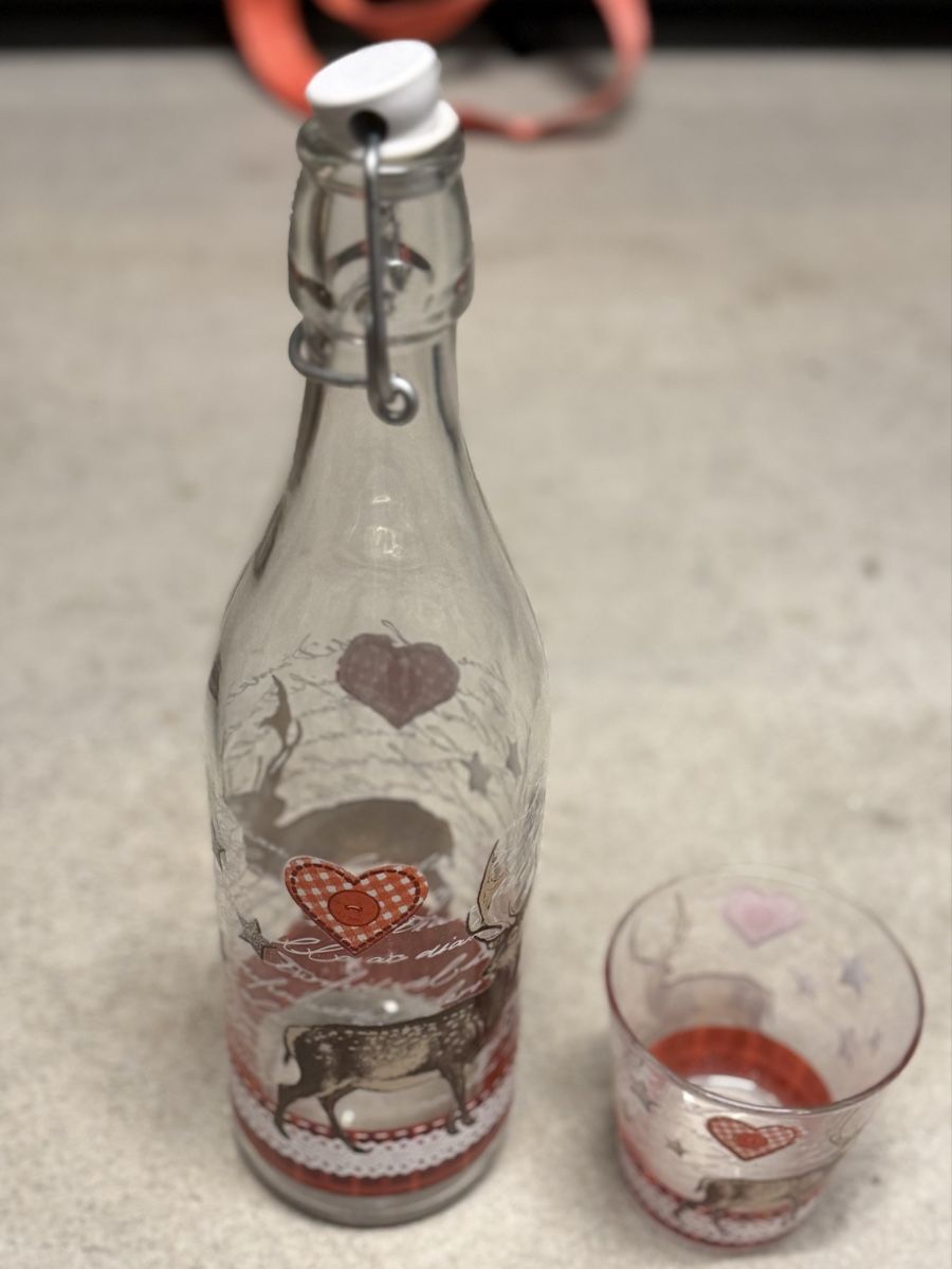 Tutte le decorazioni: Winterflasche mit Hirsch Dekor und passendes Glas. – Usato da Oberägeri venduto da eladiel