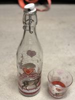 Winterflasche mit Hirsch Dekor und passendes Glas.