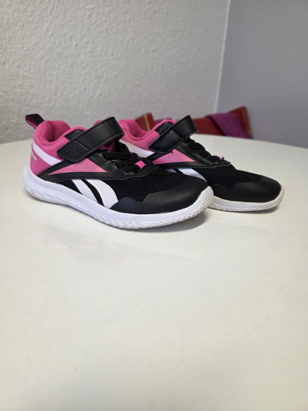 Scarpe per ragazze: Reebok Turnschuhe Nr.32 – Usato da Suhr venduto da MrvicaAG
