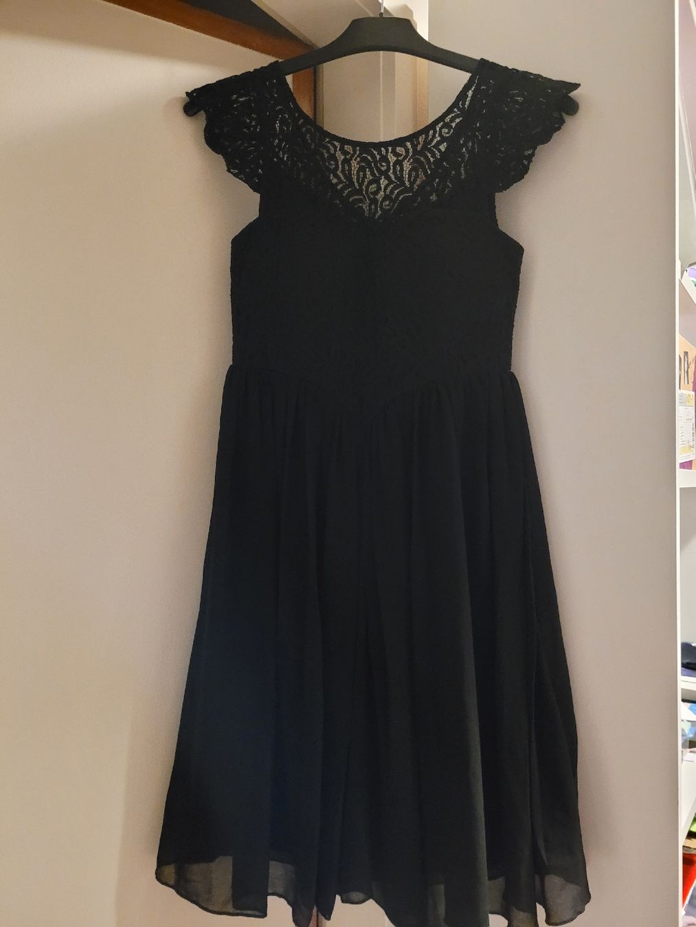Kleider: Spitzen Kleid – Neu und originalverpackt aus Zürich von vic_w2tl