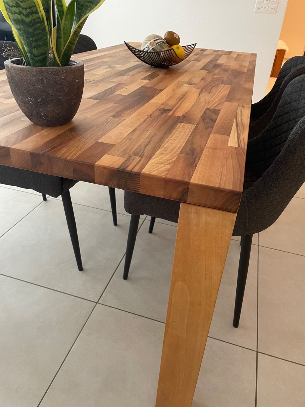Tavoli: Massiver Esstisch, Nussbaum - 200x90cm – Usato da Marthalen venduto da ironh1tsch 3