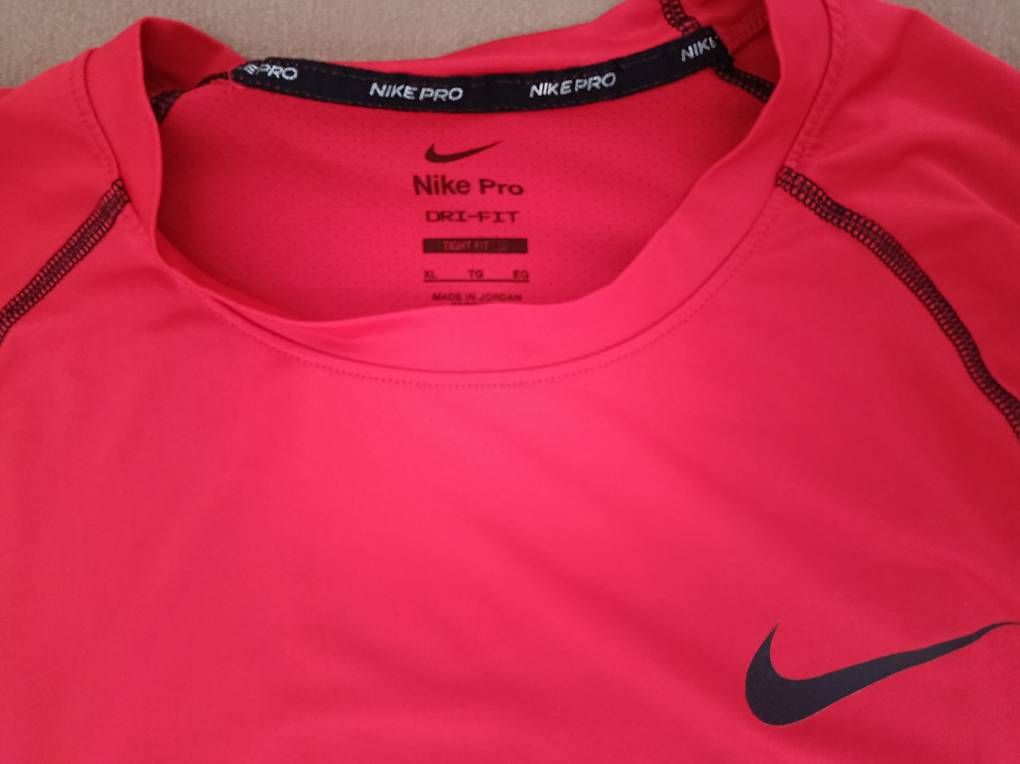 T-Shirts: Termica manica lunga Nike – Gebraucht aus Bellinzona von vin_jm7f 1