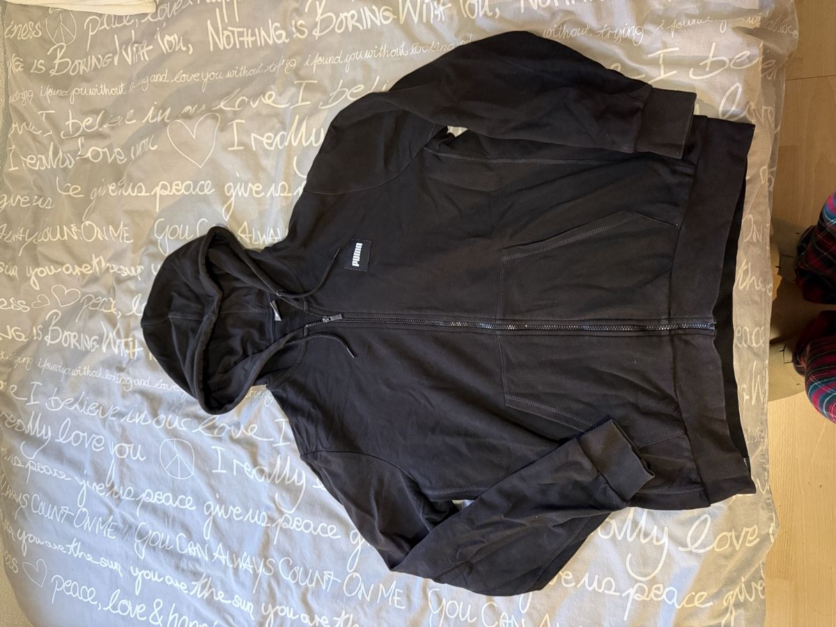 Puma Maglioni & Felpe: Giacca Puma nera con cappuccio, taglia XL – Usato da Monteggio venduto da alyssak327 1