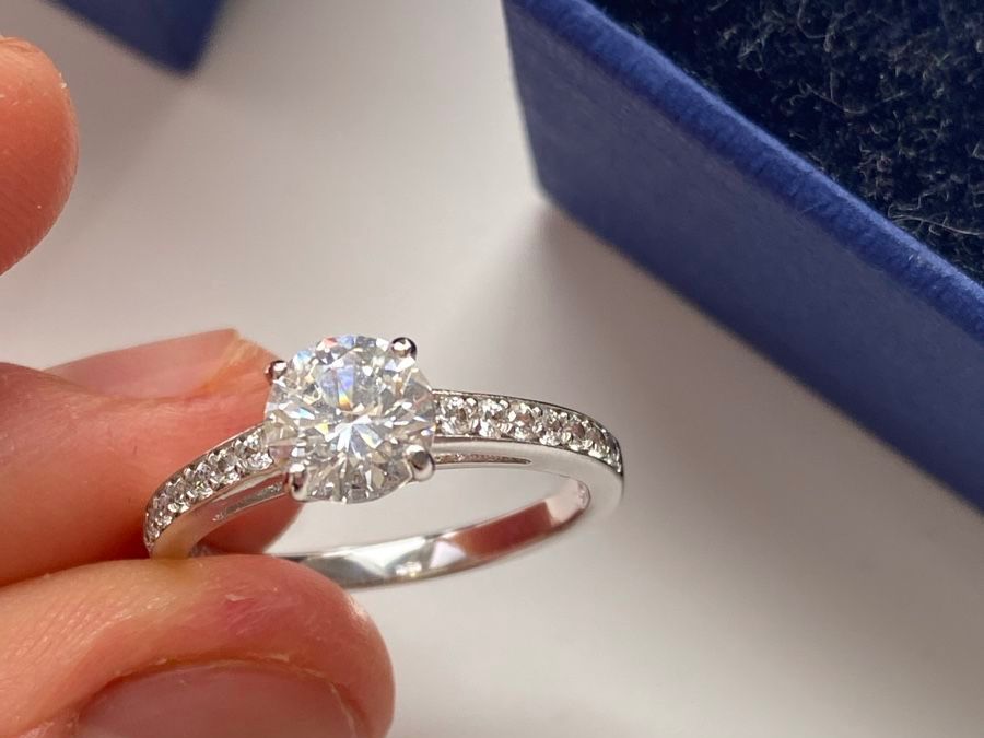 Swarovski Anelli: Swarovski Original Solitär Attract Ring – Nuovo e nell'imballaggio originale da Givisiez venduto da dor_xb9k