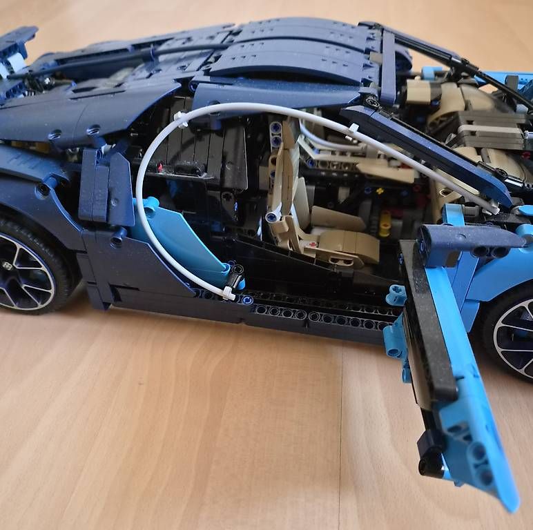Technics Baukästen: Lego Technic Bugatti Chiron 42083 zusammen oder zerlegt – Gebraucht aus Liesberg Dorf von Bubbolino 1