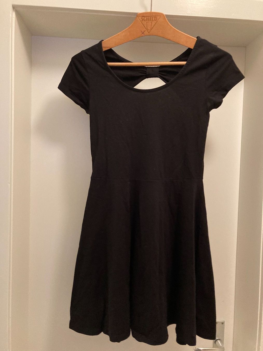 Vestiti: Kleid schwarz Gr. 36 – Usato da Niederscherli venduto da ypsilon315