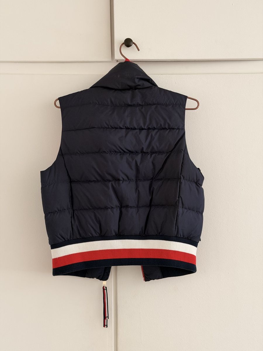 Tommy Hilfiger Gilet & Giacche senza maniche: Tommy Hilfiger Daunenweste Grösse S mit Flecken – Usato da Zürich venduto da huegliariane 3