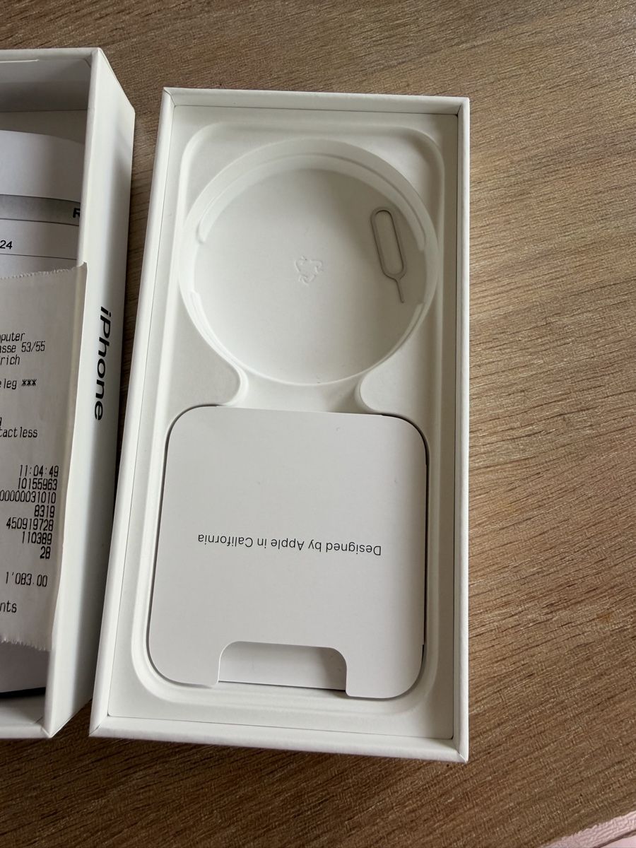 Apple Telefoni cellulari / Smartphones: Apple iPhone 15 Pro schwarz mit Hülle – Usato da Fällanden venduto da Ann2024 5