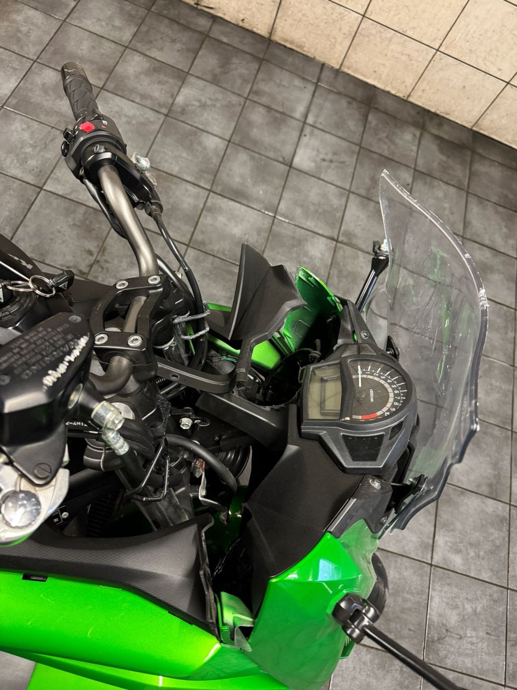 Kawasaki Strada: Kawasaki ER-6F Unfallfahrzeug – Difettoso da Elgg venduto da Roger04011970 2