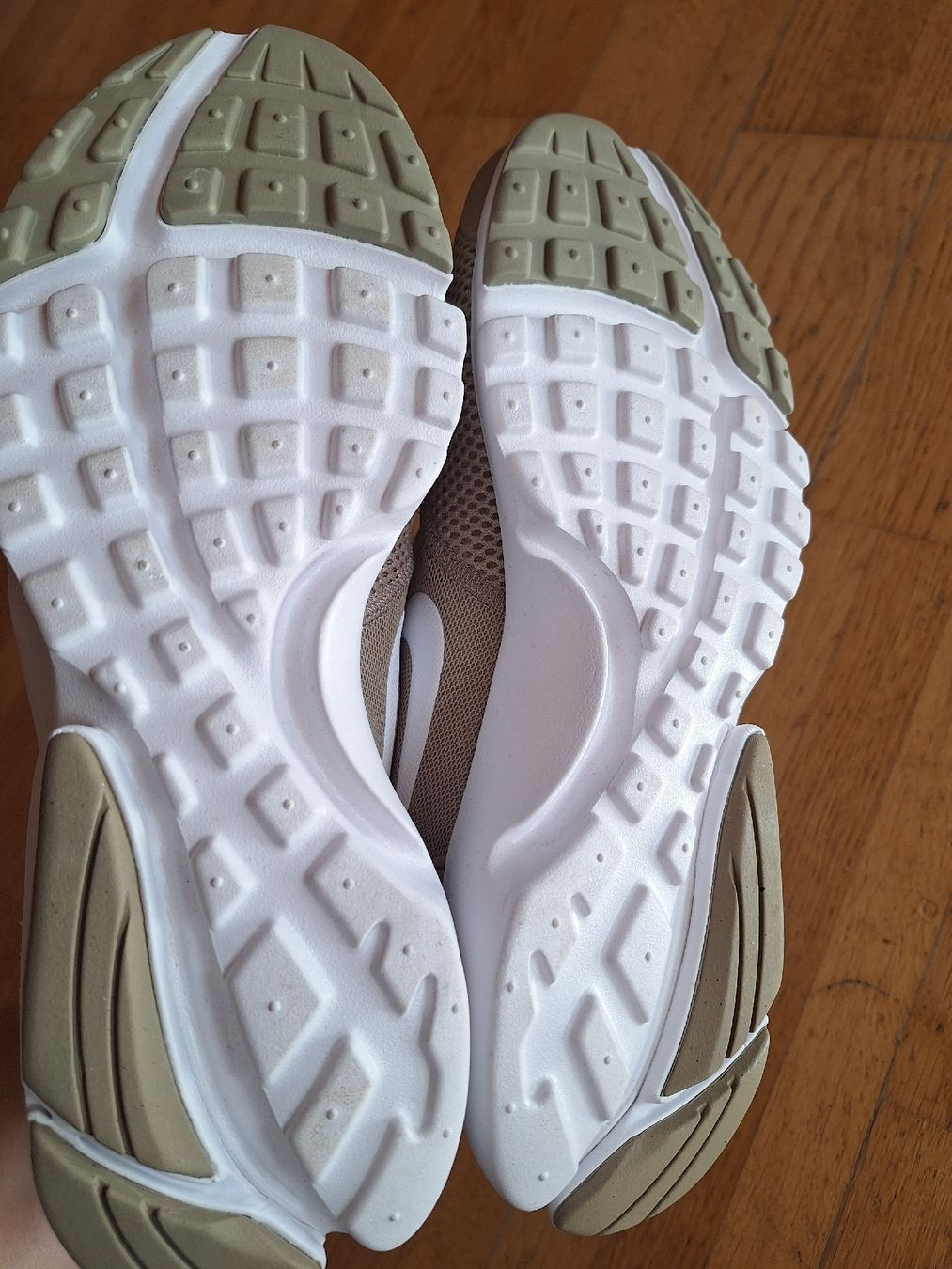 Damenschuhe: nikeschuhe – Neu (gemäss Beschreibung) aus Bazenheid von Jessicafr 2
