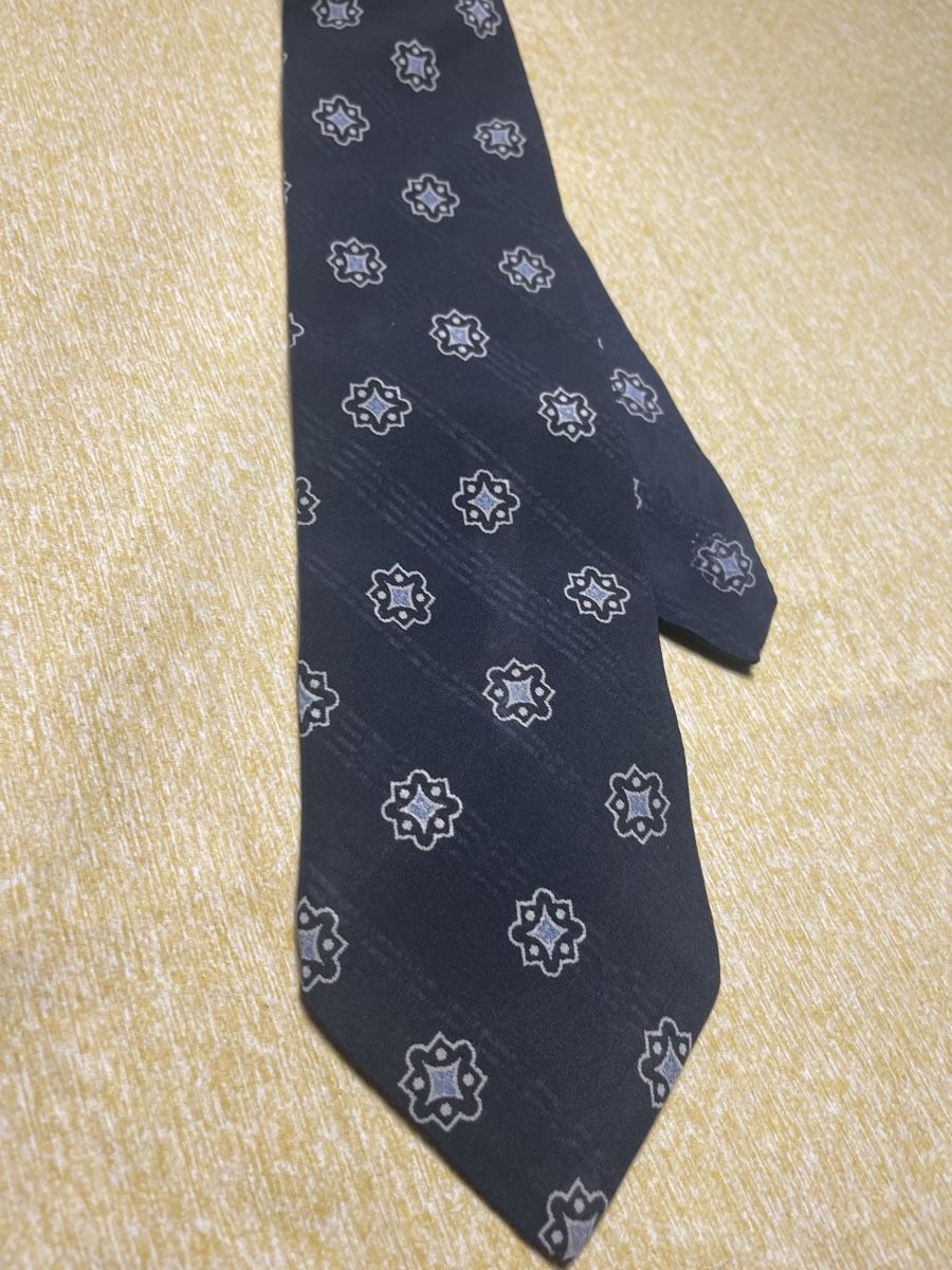 Armani Krawatten: Armani cravatta di seta-Uomo-glamour e elegante  – Neu (gemäss Beschreibung) aus Gordevio von LanaZimm 7