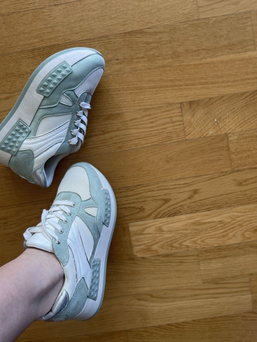 Damenschuhe: Schuhe Trendige Lora Ferres Sneaker Gr. 37 – Gebraucht aus Rüschlikon von Lajniii 1