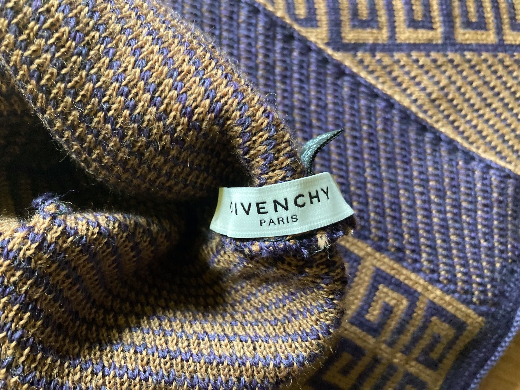 Givenchy Lotti di vestiti: Givenchy Schal und Mütze violett-braun – Nuovo (secondo la descrizione) da Unterseen venduto da amj_zz7j 1