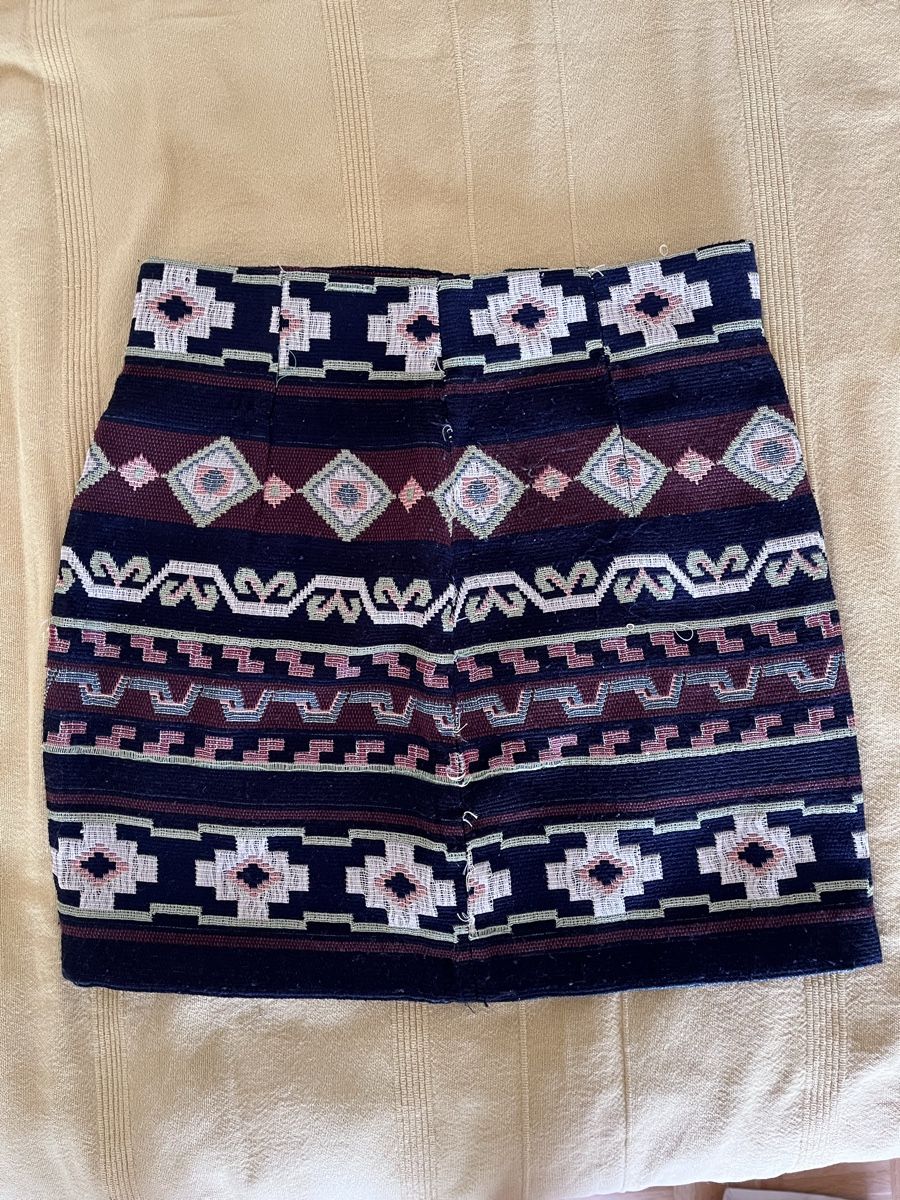 Zara Gonne: Zara short patterned skirt  – Usato da Lausanne venduto da jen_jeon