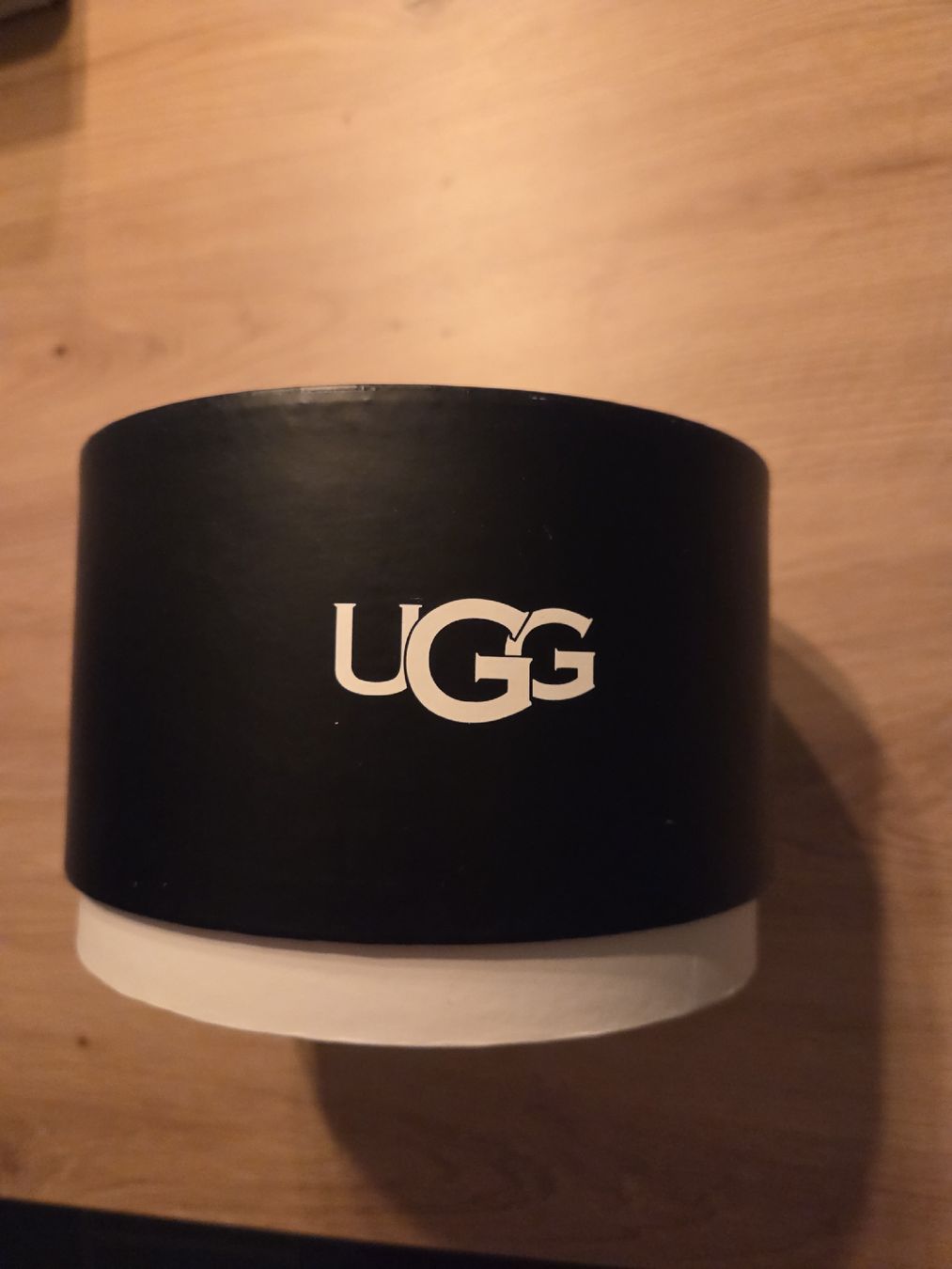 Ugg Copricapi, berretti & cappellini: UGG Cache-Oreilles - Neufs – Nuovo e nell'imballaggio originale da Bulle venduto da FG2808
