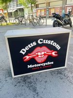 Leuchtkasten Deus Ex Machina