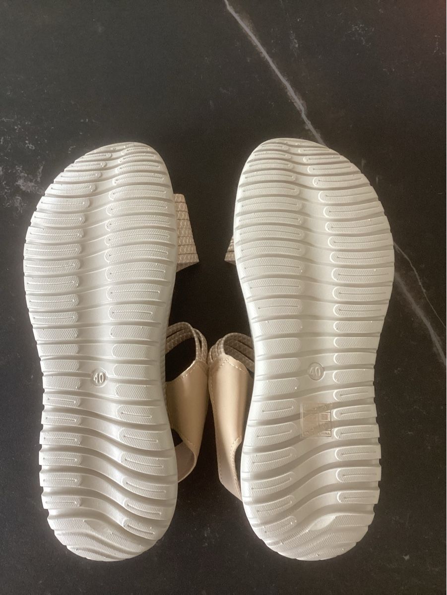 Scarpe da donna: Sommer Sandalen, beige, Grösse 40 neu. – Nuovo e nell'imballaggio originale da Richterswil venduto da Dfdo 2