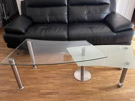 Table basse adaptable en verre trempé avec pieds en métal. 