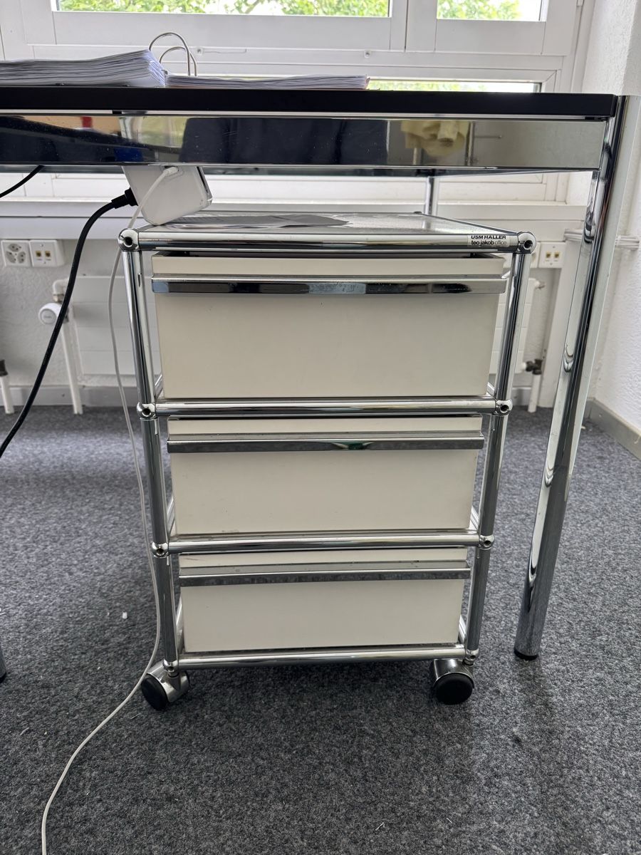 USM Banconi: USM Haller Rollcontainer, weiss, gut erhalten – Usato da Moosseedorf venduto da dmi_6kkk 1