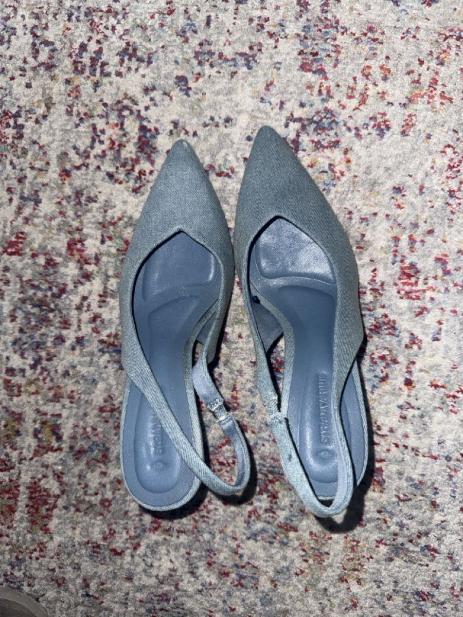 Scarpe da donna: Absatzschuhe von Stradivarius, hellblau, Grösse 36 – Nuovo (secondo la descrizione) da Kreuzlingen venduto da ila_2hft
