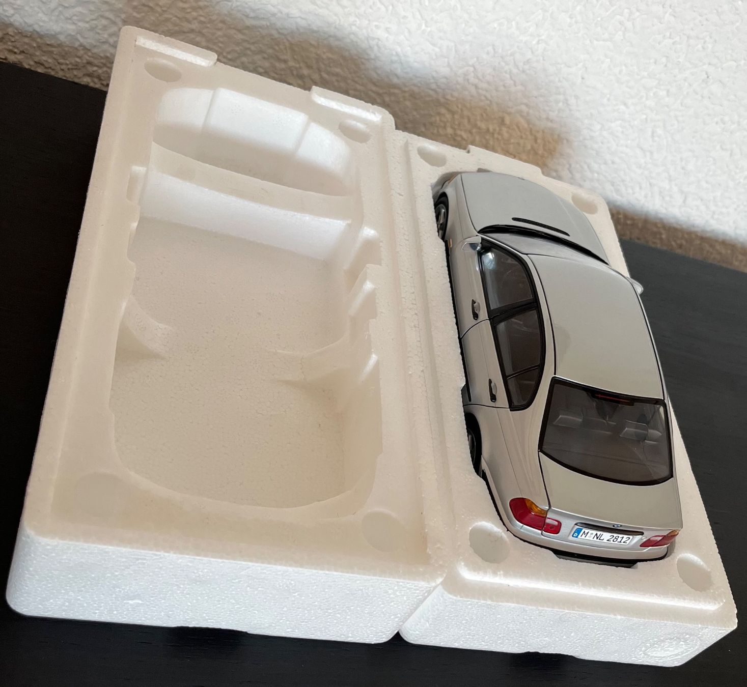 UT Models Modellini d'auto: UT BMW 3 SERIES e46 GRISE 1:18 – Usato da St-Cergue venduto da ncu_t267