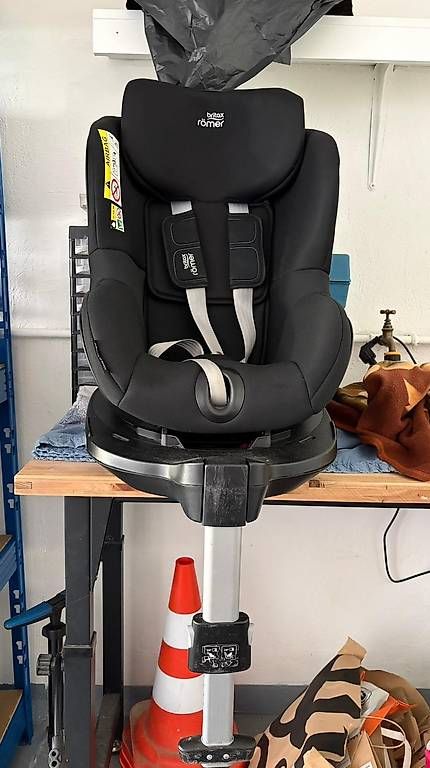 Seggiolini per auto: Britax Römer Dualfix I-Size BR Schwarz – Usato da Aarburg venduto da Patkatze