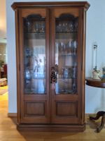 Klassische Vitrine, Holz-Glas 2-Türig