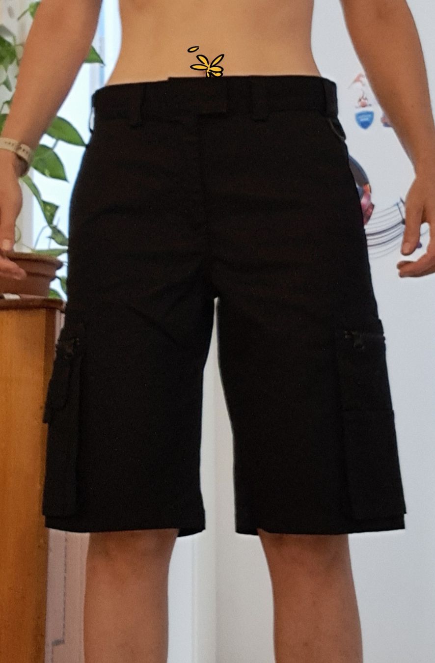 Hosen: Shorts cargo noir taille 38 – Gebraucht aus Rolle von Loutre84