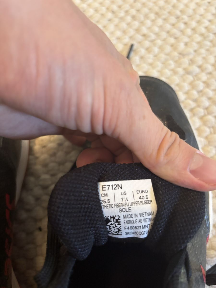 Asics Chaussures garçon: Hallenschuh Asics – D'occasion à Winterthur par nicolaparpan 1