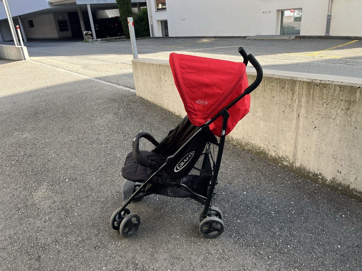 Kinderwagen: Kinderwagen Graco rot / schwarz – Gebraucht aus Untervaz von Aina21 1