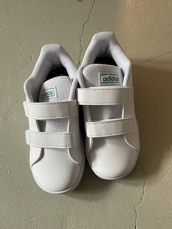 Adidas Scarpe per ragazzi: Neue Adidas Kinderschuhe Grösse 26 – Nuovo e nell'imballaggio originale da Zürich venduto da Fra_maj