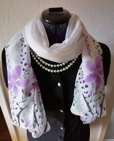 Schicker Damen Foulard, mit Blumenmuster transparent