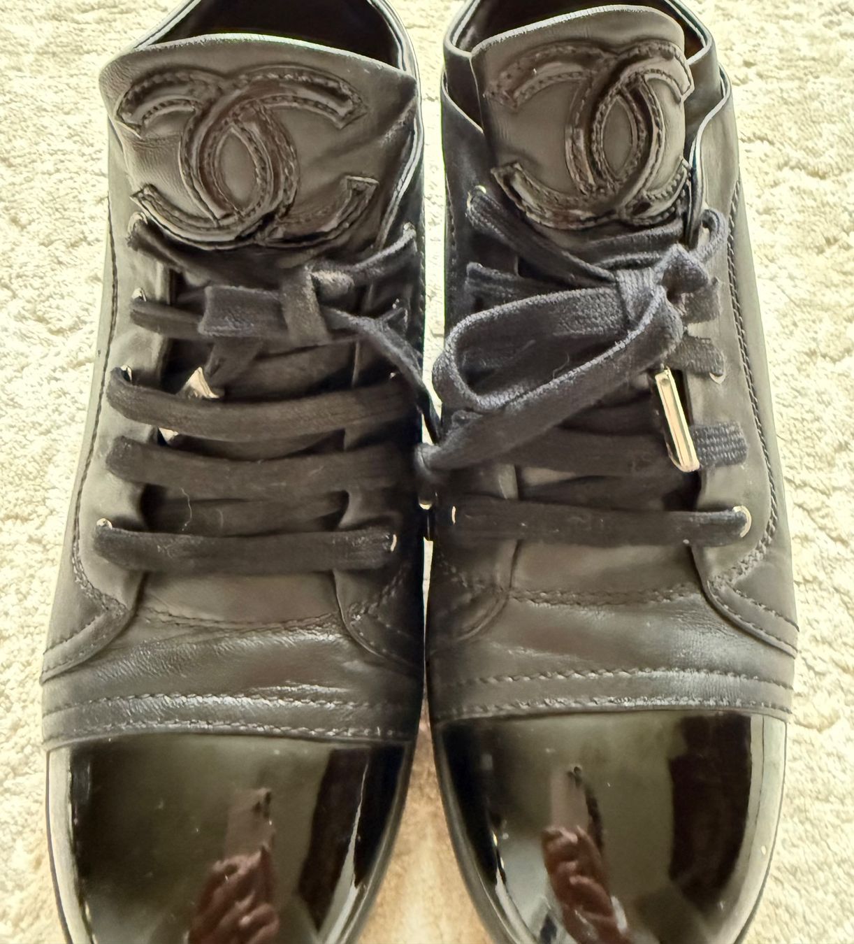 Chanel Damenschuhe: Chanel schwarze Sneakers, Leder – Gebraucht aus Wohlen AG von homecollectivech 1