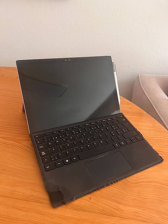 Tablet PC: Microsoft Surface Pro 4 i5 8GB RAM 256GB  – Usato da Stetten AG venduto da sch_8zgk