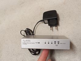 Zyxel Desktop Ethernet Switch 10/100Mbps - Top Zustand!