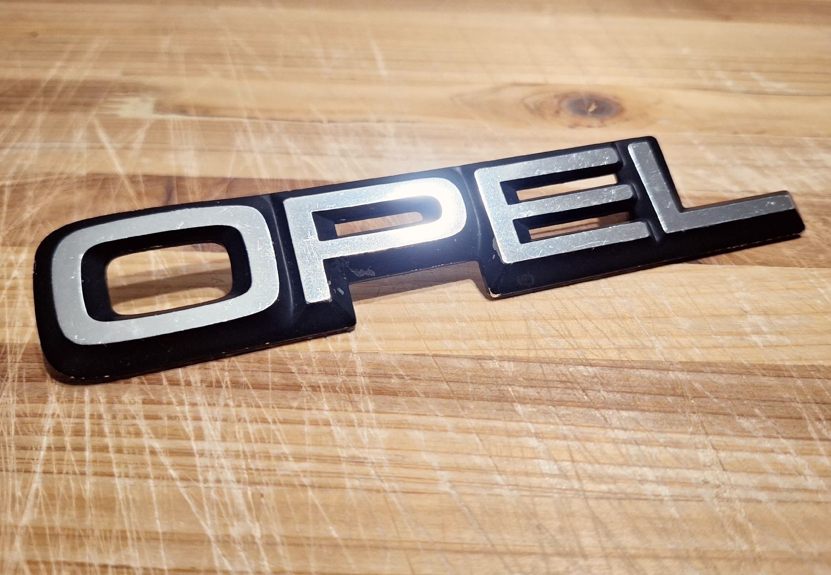 Opel Tutti pezzi di ricambio auto: Opel Old/Youngtimer Emblem – Usato da Triesen venduto da BLACKSHEEP75