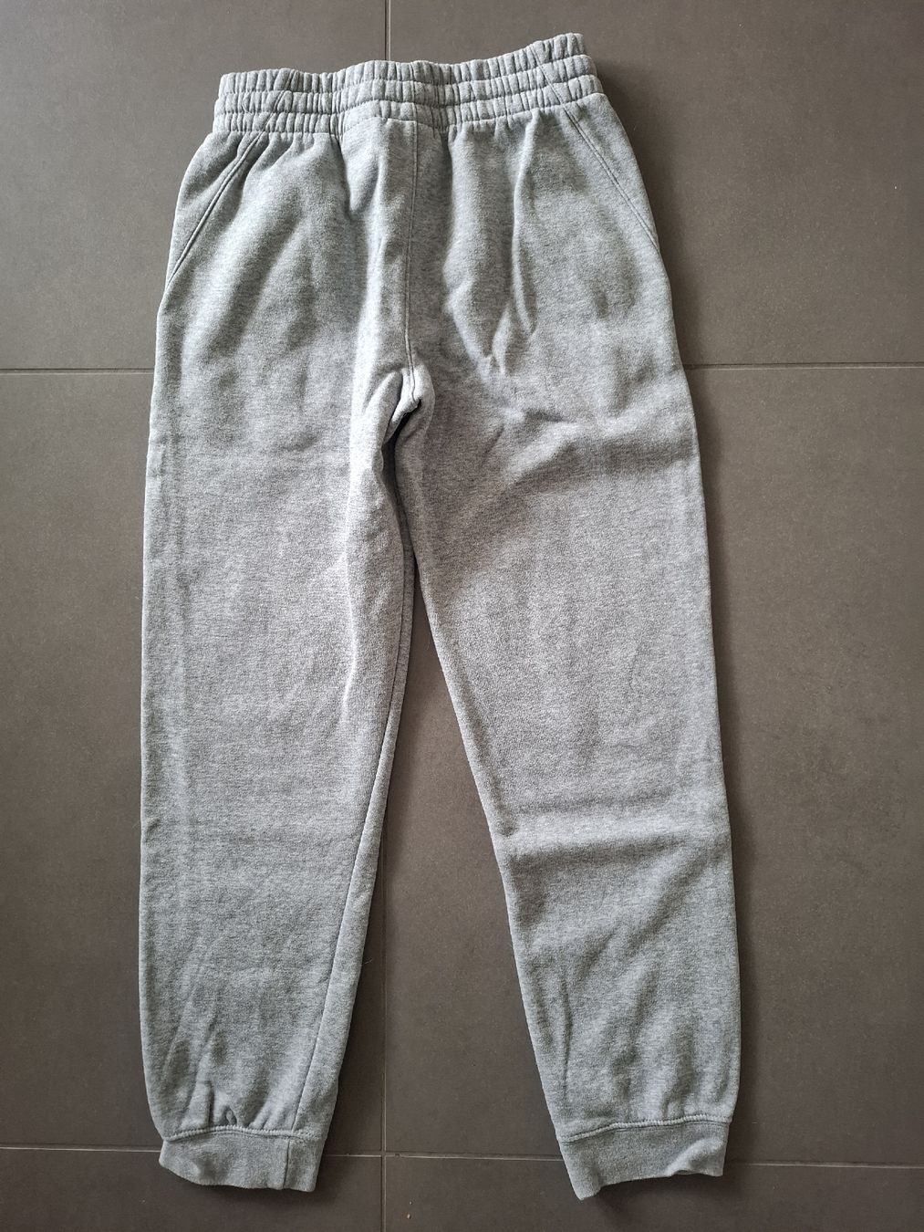Nike Pantaloni: Nike Trainerhose Kinder – Usato da Hunzenschwil venduto da sputnik26 1