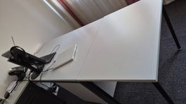 Schreibtisch mit Schreibmaschinentisch und Zusatztisch