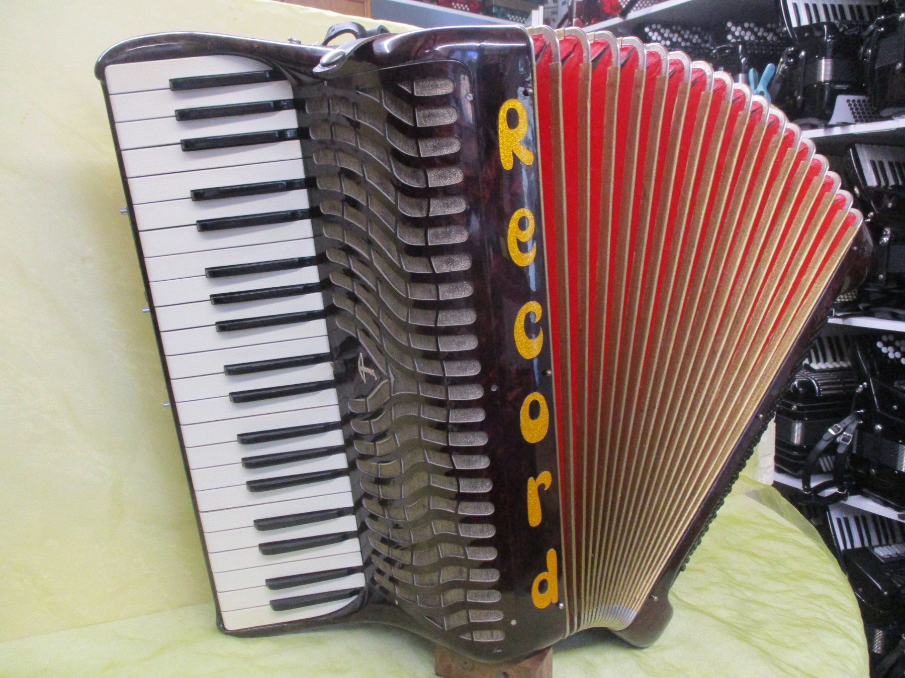 Record Instruments de musique: Akkordeon schweizer Record original Hoeffleur – D'occasion à Jegenstorf par Oktavio 2