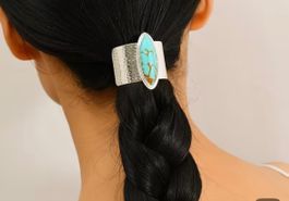 Spezielle Haarspange mit türkisfarbenem Stein