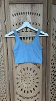 Blaues bauchfreies Top