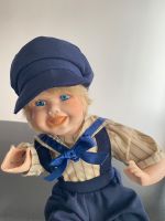 Porzellanpuppe Junge mit Matrosenanzug gebraucht defekt