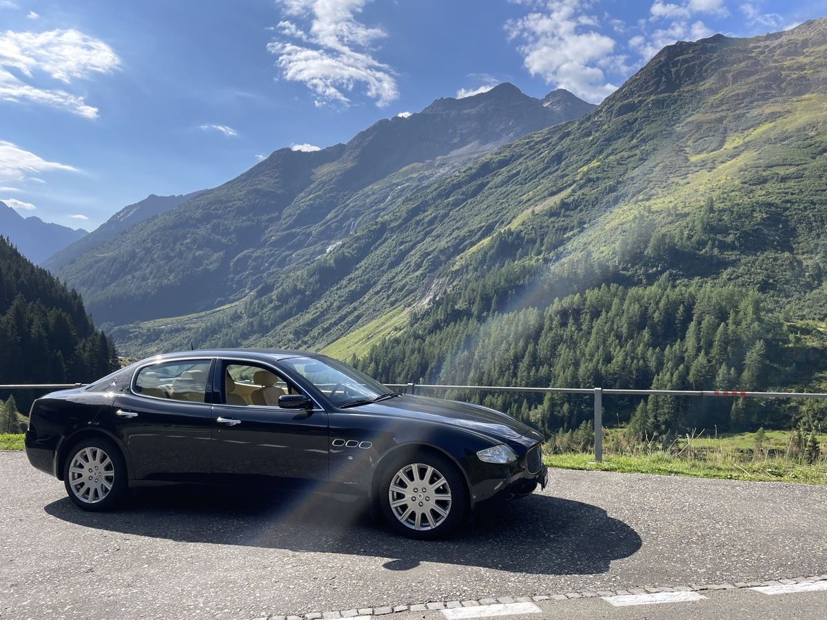 Maserati Automobili: Maserati Quattroporte 4.2 V8 Automatica schwarz/beige – Usato da Ennetbürgen venduto da Mario599 4